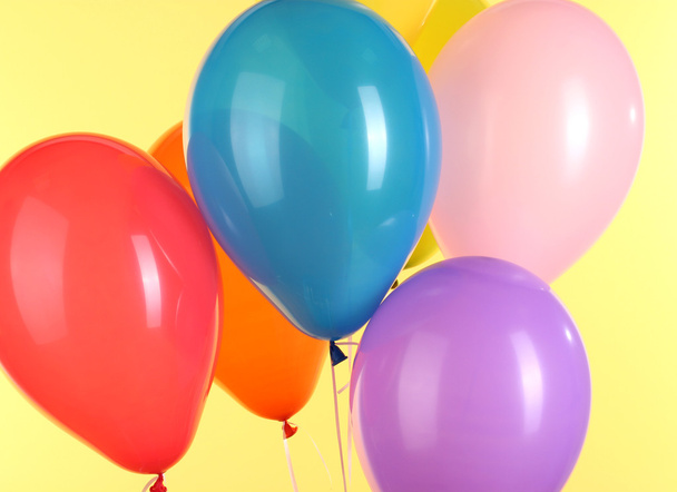 colorful balloons on yellow background - Foto, Imagen