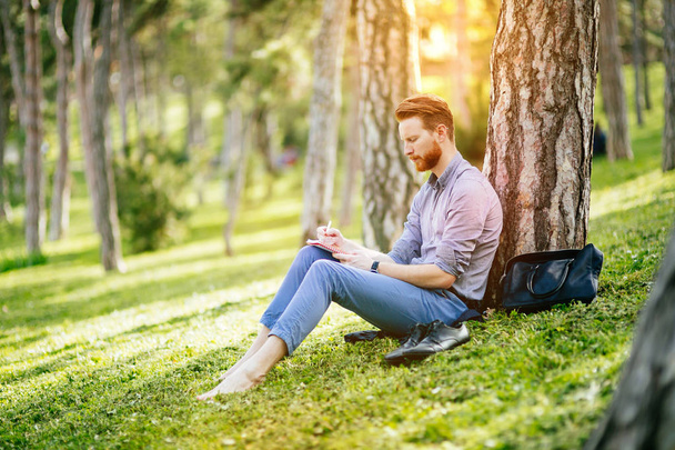 College student studying in park - Foto, imagen