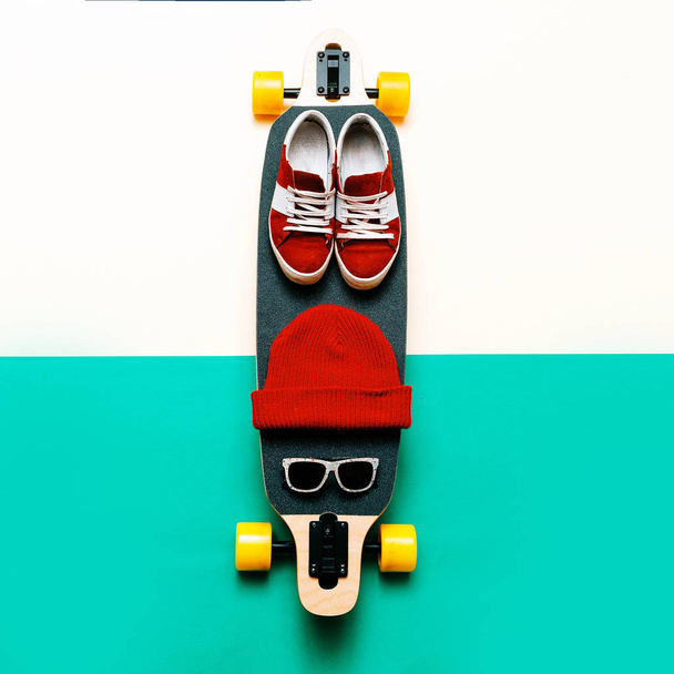 Skateboard, sunglasses, cap, sneakers. Love Urban fashion. Minim - Foto, Imagem