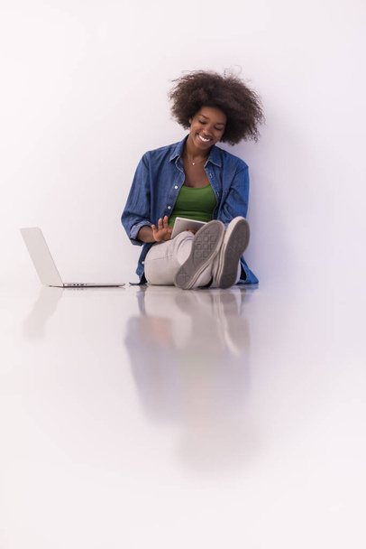 african american woman sitting on floor with laptop - Fotoğraf, Görsel
