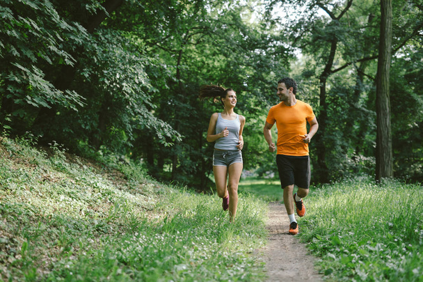 Couple jogging outdoors - 写真・画像