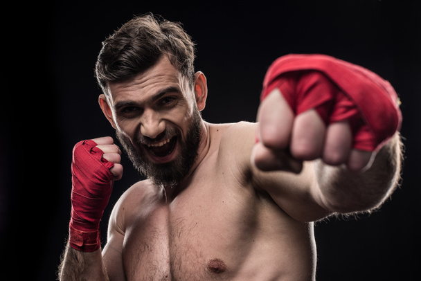 Boxer avec mains enveloppantes
 - Photo, image