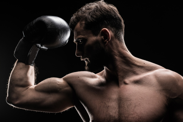 Спортсмен в боксёрской перчатке
  - Фото, изображение