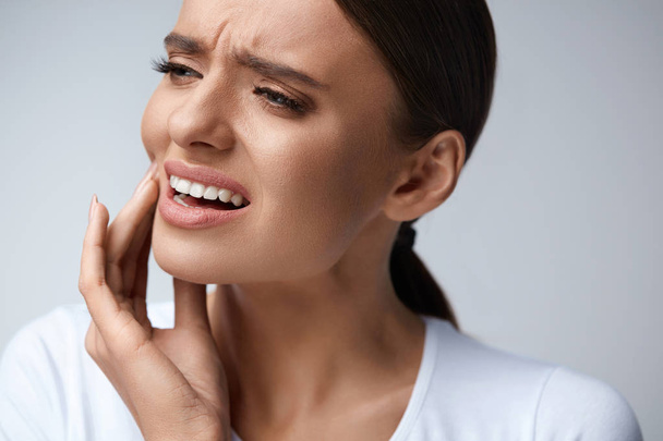 Tooth Pain. Beautiful Woman Feeling Strong Pain, Toothache - Foto, Imagem