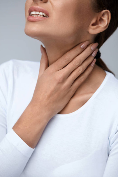Throat Pain. Closeup Woman With Sore Throat, Painful Feeling  - Fotoğraf, Görsel