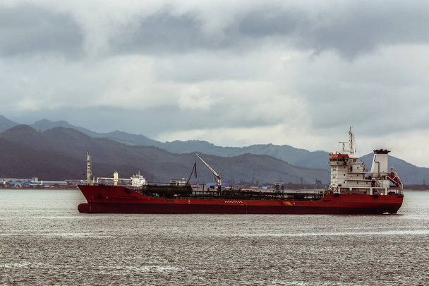 Yükleme çapa bekliyor, tankerler - Fotoğraf, Görsel
