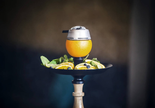 Waterpijp met citrus en mint - Foto, afbeelding