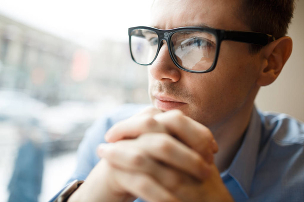  Pensive guy в окулярах
 - Фото, зображення