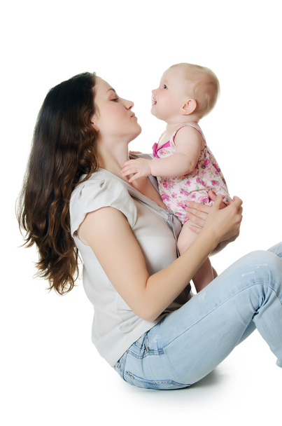 madre feliz con el bebé sobre blanco - Foto, Imagen