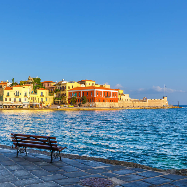 Chania, Crete - 25 Maj, 2016: Morning view of the old port in Chania, Greece. Chania is the second largest city of Crete - Фото, зображення