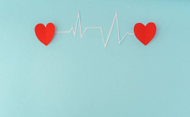 Κοπής χαρτιού του καρδιογράφημα του καρδιακού ρυθμού για ημέρα του Αγίου Βαλεντίνου . - Φωτογραφία, εικόνα
