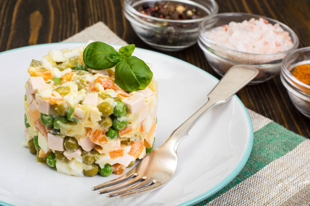 マヨネーズとゆで野菜のサラダ - 写真・画像