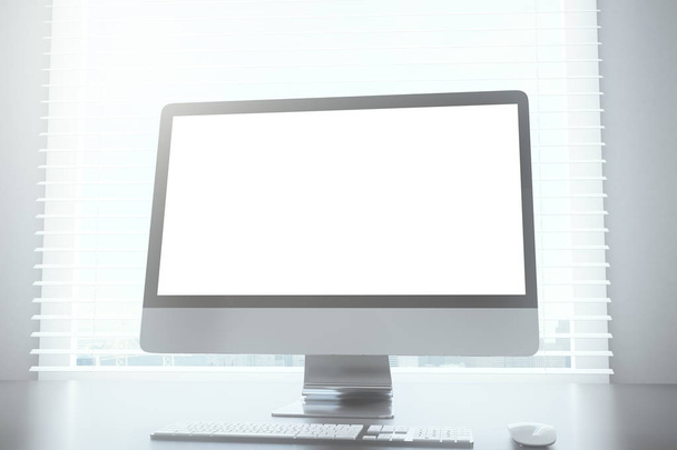 blank computer screen on desktop - Fotografie, Obrázek