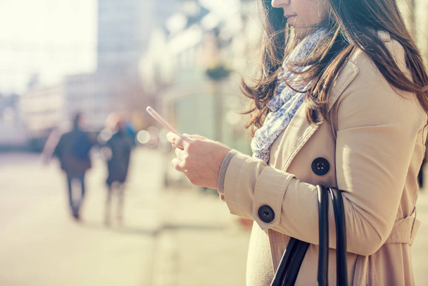 Young woman using a smart phone - Foto, imagen
