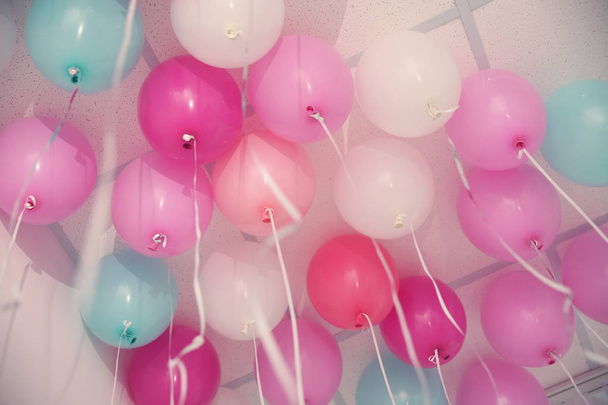Colorful balloons in room - Φωτογραφία, εικόνα