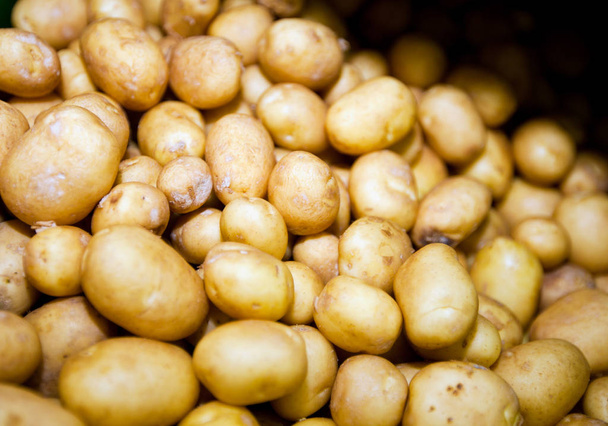 fresh potatoes in supermarket - Fotoğraf, Görsel