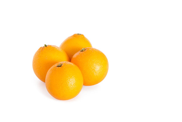 čtyři pomeranče na bílém pozadí - Fotografie, Obrázek