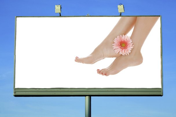 nogi na ulicy billboard - Zdjęcie, obraz