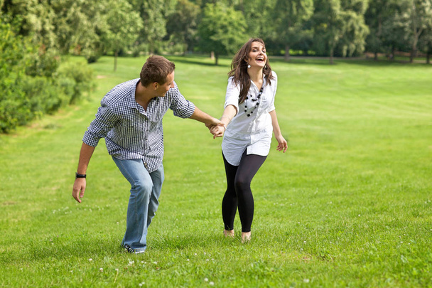 Couple enjoying in park - Φωτογραφία, εικόνα