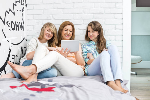 Mother with daughters using tablet PC - Photo, image