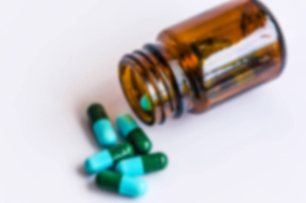 antibiotiques flous en bouteille / pilules médecine
 - Photo, image