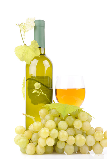 isolated wine bottle with glass and green grapes - Фото, зображення