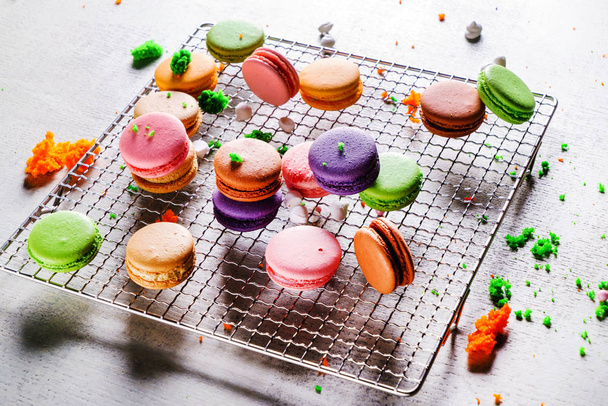 pile of colorful macaroons - Foto, imagen