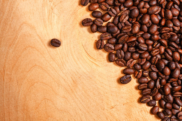 жареный кофе в зернах, может быть использован в качестве фона - Фото, изображение