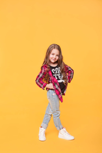 happy little girl on the yellow background - Foto, imagen
