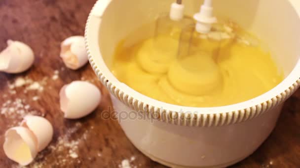 Mixer whisk dough for dessert - Footage, Video