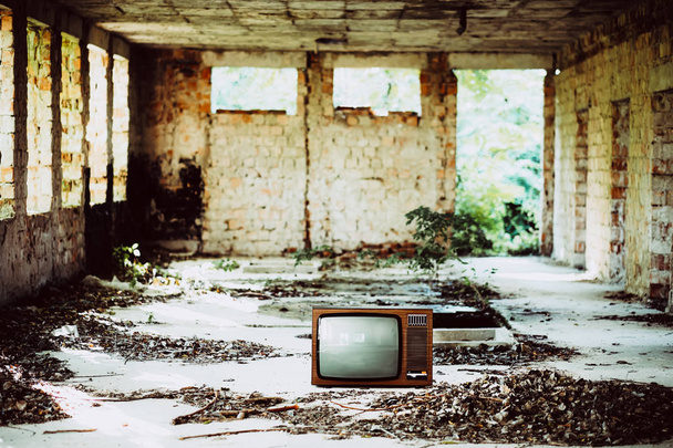 Old television in abandoned building - Fotoğraf, Görsel