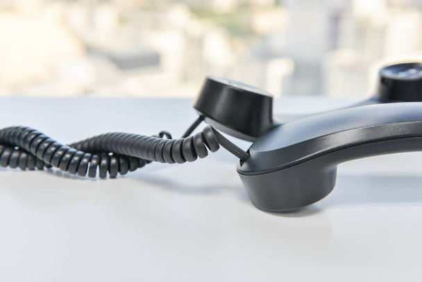 Спираль телефонной линии - концепция конференц-звонка
 - Фото, изображение