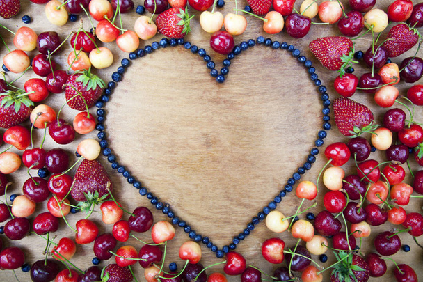 Wiele świeżych owoców leżących w samym sercu jagody - Zdjęcie, obraz