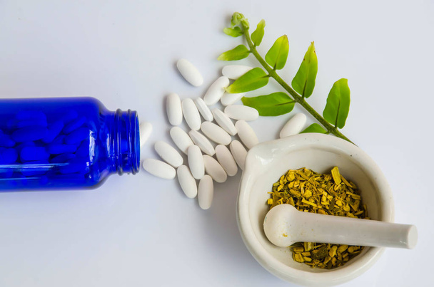 preparazione pillole bianche medicina & medicina erba
  - Foto, immagini