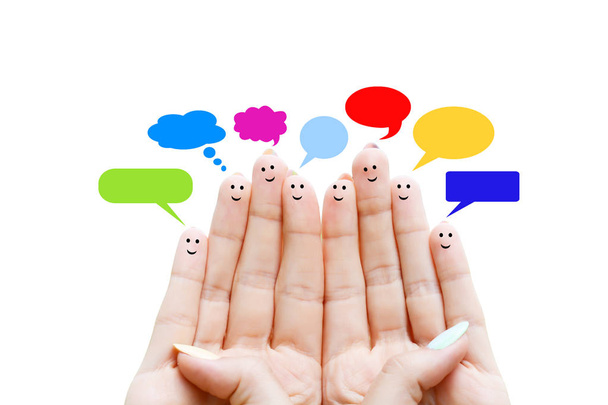 Échelle de satisfaction client et concept de témoignages avec des doigts humains heureux
 - Photo, image