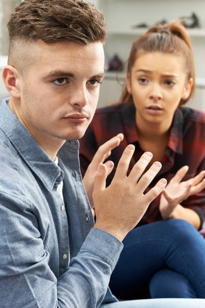 Nastoletnie pary mające trudności w relacjach - Zdjęcie, obraz