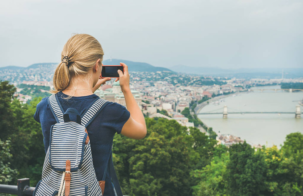 Woman making photos of Danube river - Foto, afbeelding