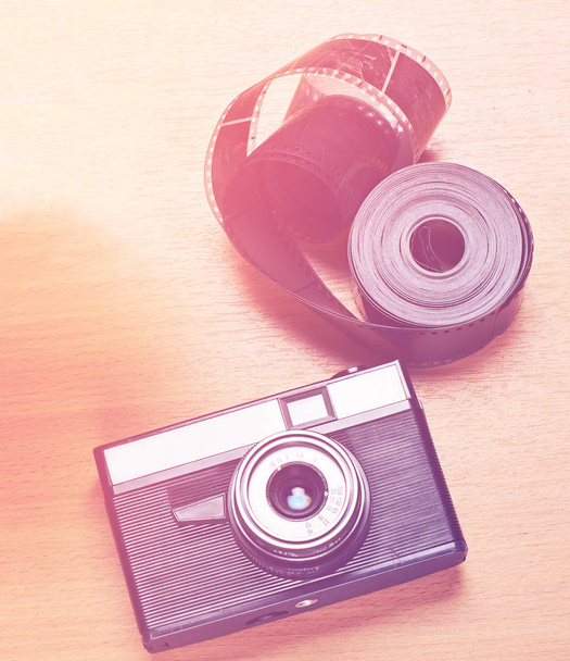 vecchia macchina fotografica del film e una certa pellicola
 - Foto, immagini