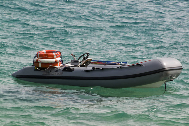 Modern inflatable boat - Foto, afbeelding