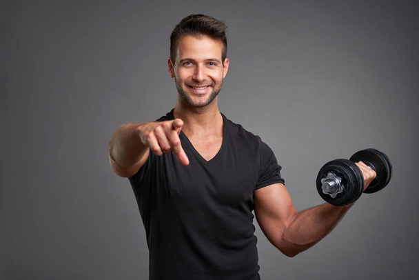 Young man lifting weight - Fotó, kép