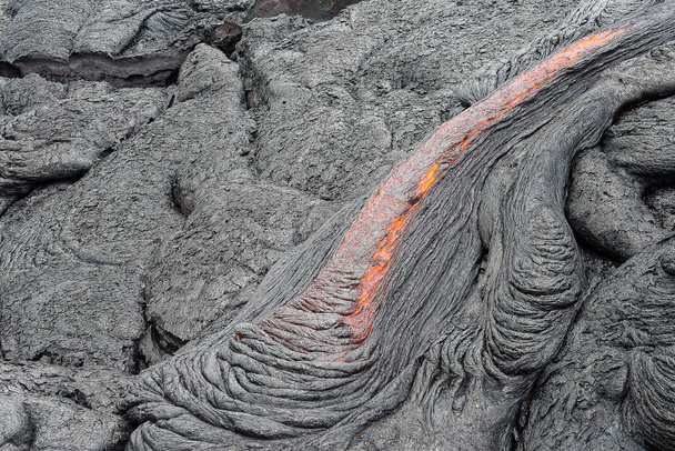 Primer flujo de lava en el campo de lava
  - Foto, Imagen