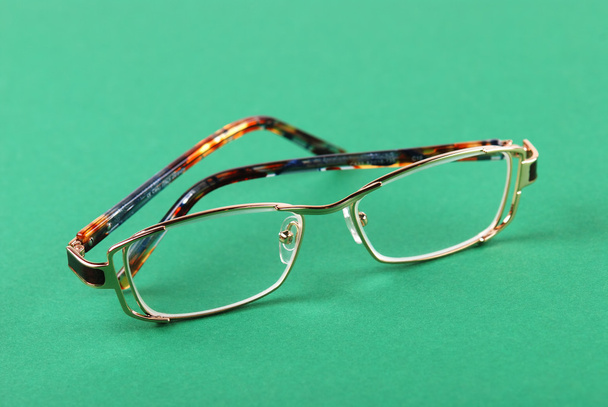 Os óculos em verde
 - Foto, Imagem
