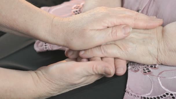 Woman soothes elderly woman during stress - Video, Çekim