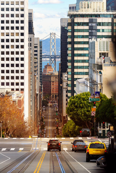 Вид на центр Сан-Франциско с канатной дороги
 - Фото, изображение