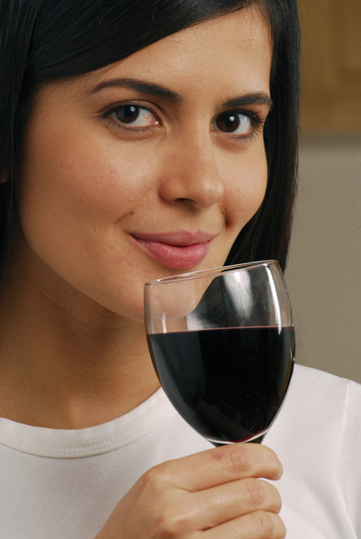 Young beautiful woman drinking red wine - Foto, Imagen