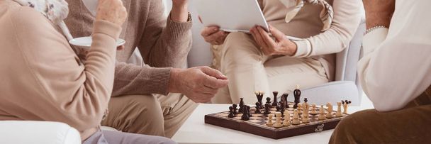 Friends playing chess - 写真・画像