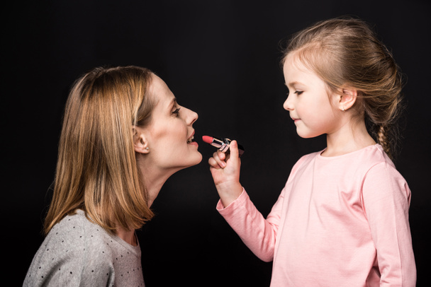 Madre e hija aplicando maquillaje - Foto, Imagen