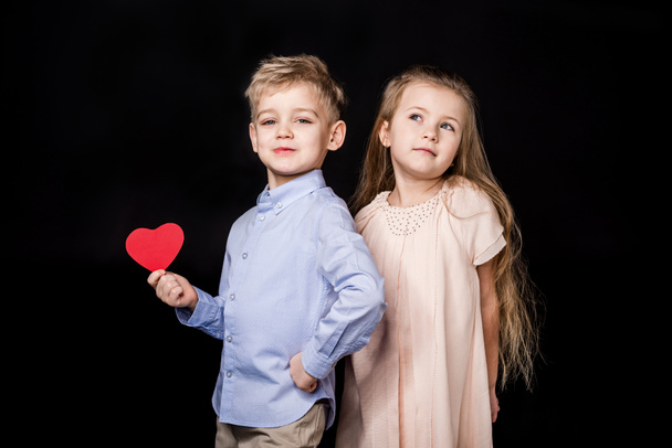 Kids with paper heart - Zdjęcie, obraz