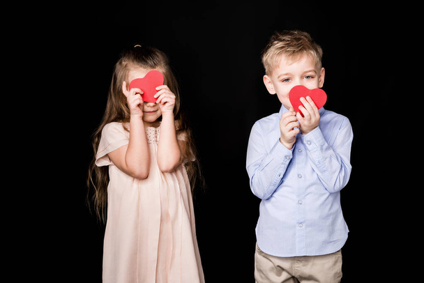 Kids with paper hearts - Fotoğraf, Görsel
