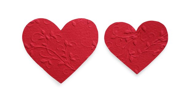 Κόκκινο χαρτί με καρδιές που απομονώνονται σε λευκό φόντο, ημέρα του Αγίου Βαλεντίνου - Φωτογραφία, εικόνα